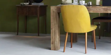 Dining room with rustic style and microcement flooring