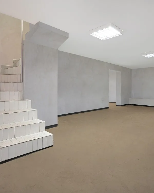 Brown microcement floor in basement