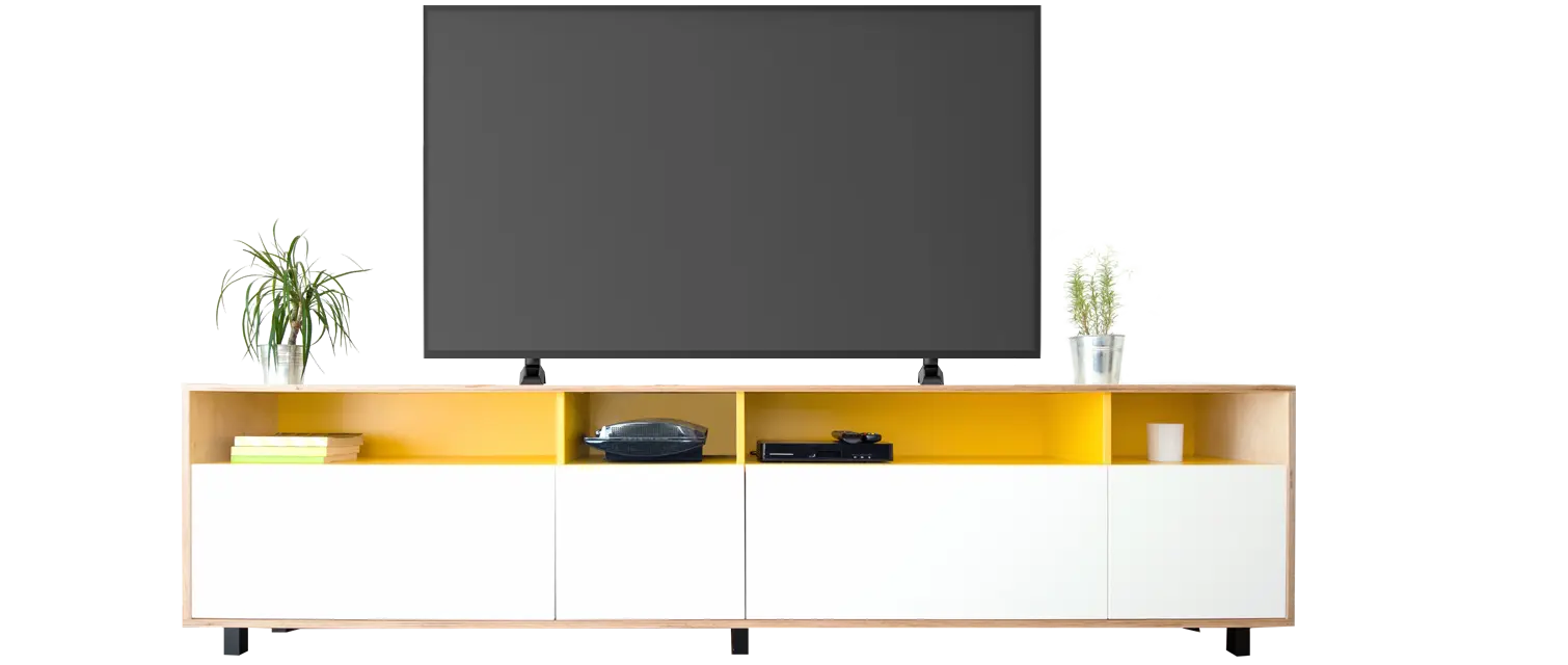 Mueble amarillo con tv sobre el que se apoya la TV